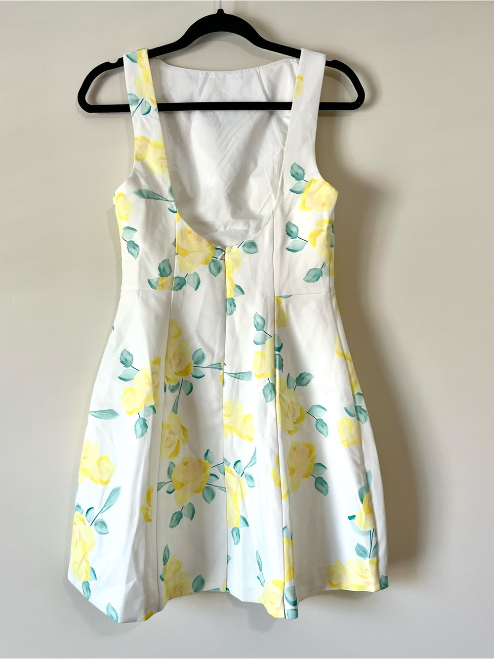 Saint & Secrets Sleeveless White Mini Dress with Yellow Floral Print - Picture 7 of 13